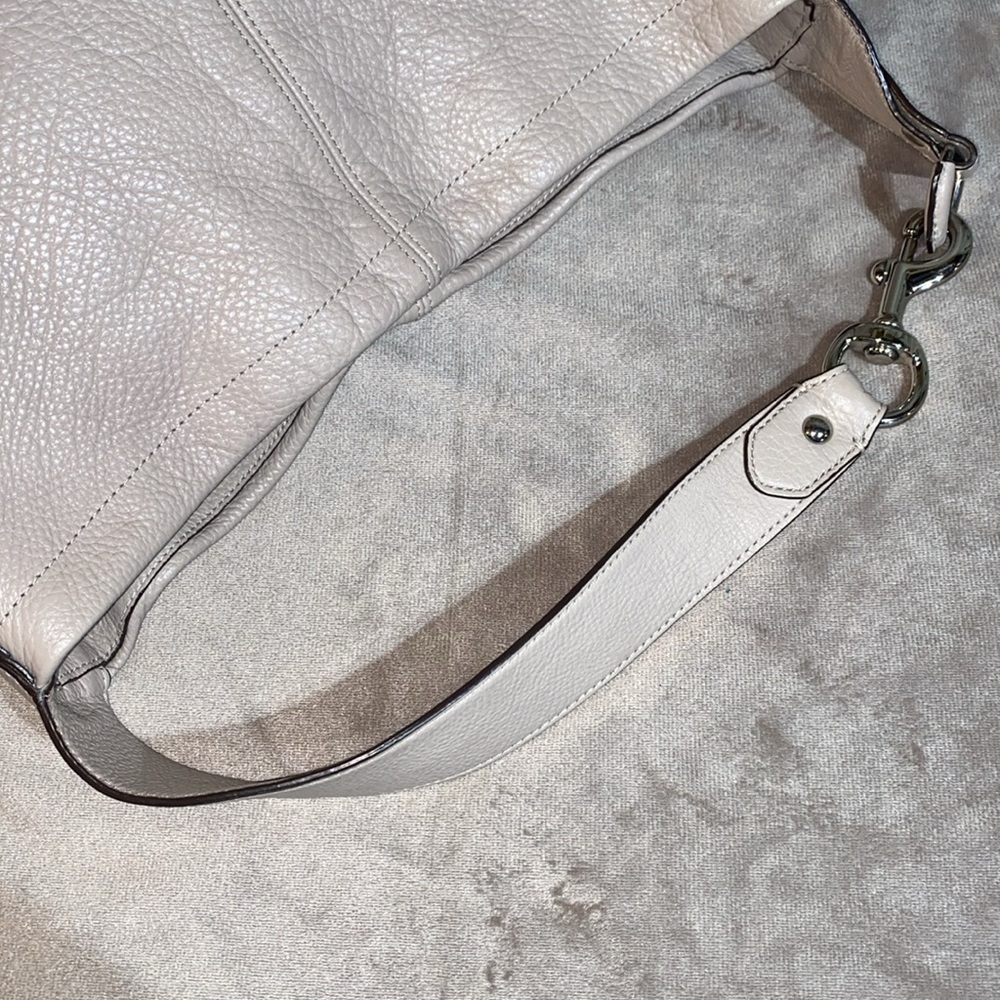 COACH New York F23309 Avery Pebble Grain Leather Large Hobo - Picture 8 of 15